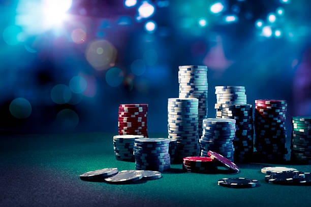 Live-dealer studio with real-time outcomes